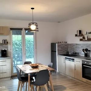 De Jardin Le Cabanon Avec Chalet